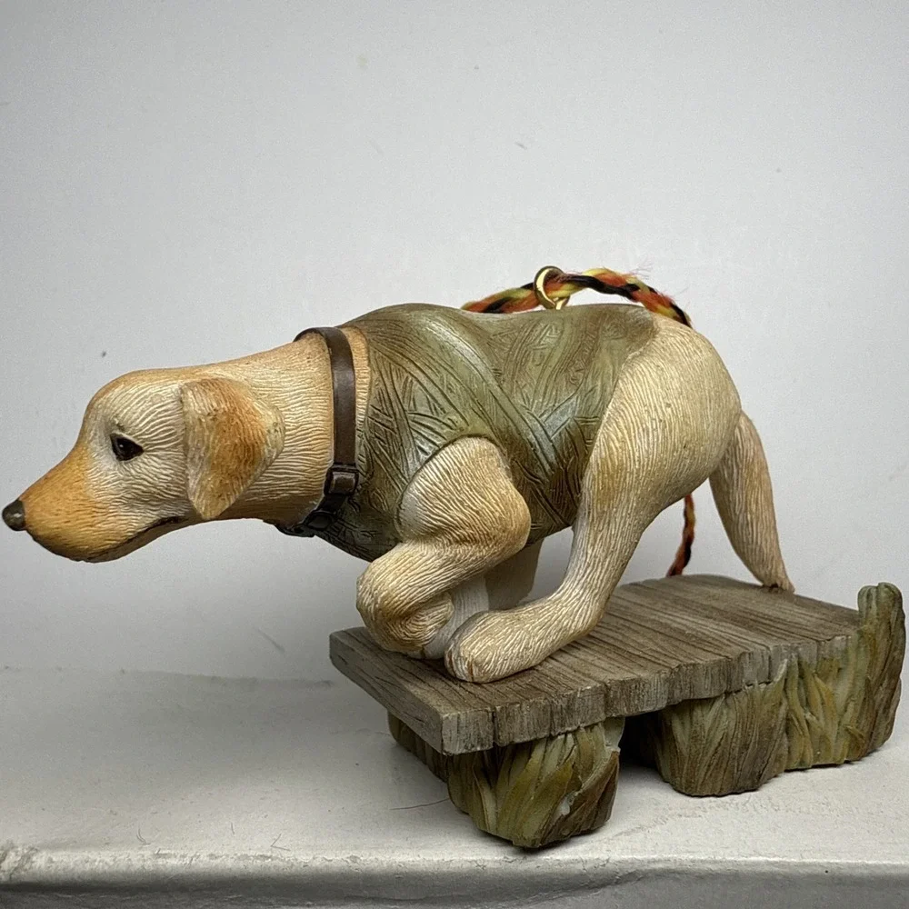 Yellow  Labrador‎ Retriever ornament Hunting.